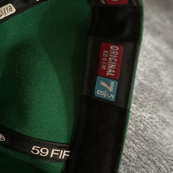 Boston Red Sox Fitted Baseball Cap - Picture 5 of 5